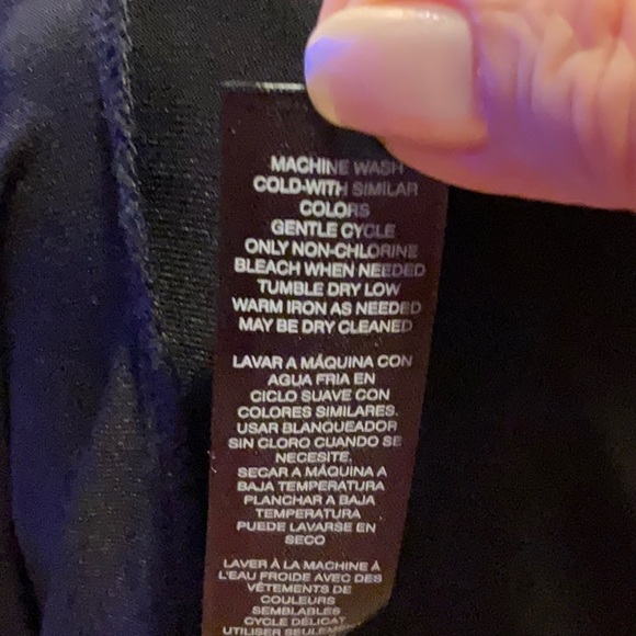 Chico’s Cold Shoulder Top, Sz 2 (12). Black & White. Like New Condition! - Picture 5 of 5